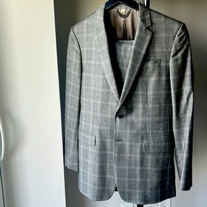 Burberry 100% wool suit